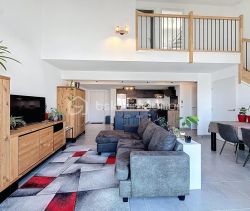 A louer APPARTEMENT DUPLEX DE PRESTIGE T4 91 M2 TERRASSE  SAINT BRES