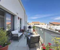 A louer APPARTEMENT DUPLEX DE PRESTIGE T4 91 M2 TERRASSE  SAINT BRES