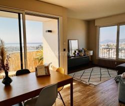 For rent: 2-bedroom apartment, 72 m², terrace, sea view, Antibes