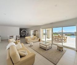 Contemporary house for rent in Magalas