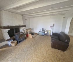 A louer LONGèRE  10 PIECES 337 M2  SAINT MARTIN DU PUY