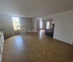 A louer LONGèRE  10 PIECES 337 M2  SAINT MARTIN DU PUY