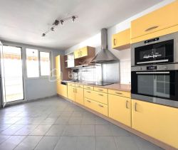 For rent: 4-room apartment, 86 m², seaside, Martigues