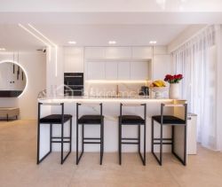 A louer APPARTEMENT DE PRESTIGE T3 83 M2 TERRASSE VUE MER LE CANNET