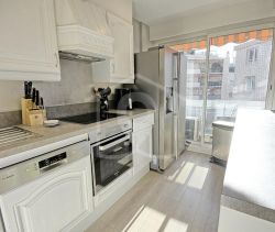 For rent: 5-room apartment, 100 m², seaside, Antibes