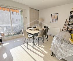 For rent: 5-room apartment, 100 m², seaside, Antibes