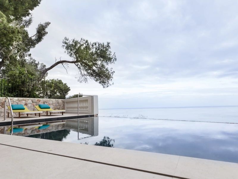 A vendre PENTHOUSE DE PRESTIGE T5 TERRASSE PIEDS DANS L'EAU BEAUSOLEIL