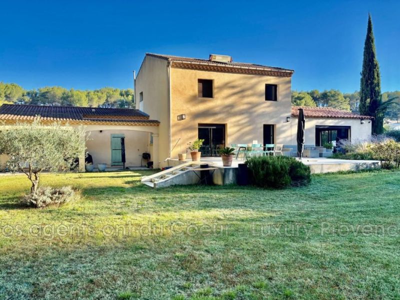 For rent: 6-room house, 200 m², Simiane-Collongue