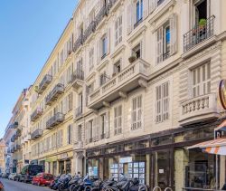 Apartment for rent, 6 rooms, 126 m², beachfront, Nice