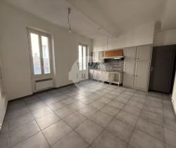 Apartment for rent, 2 bedrooms, 61 m², Roquevaire