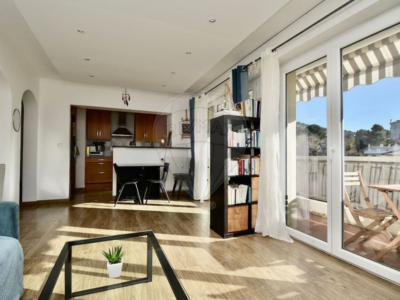 A louer APPARTEMENT T2 49 M2 TERRASSE BORD DE MER CANNES