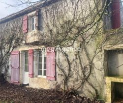 A louer MAISON  DE MAîTRE  SAINTE GEMME LA PLAINE