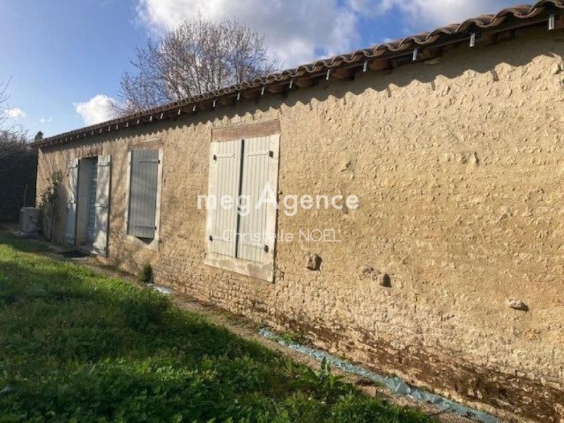 A louer LONGèRE  4 PIECES 108 M2  SAINTE GEMME LA PLAINE