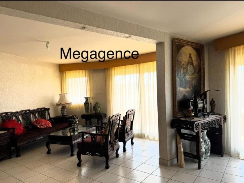 A louer APPARTEMENT T5 110 M2 TERRASSE BORD DE MER HYERES