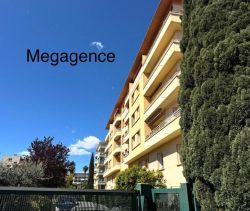 A louer APPARTEMENT T5 110 M2 TERRASSE BORD DE MER HYERES