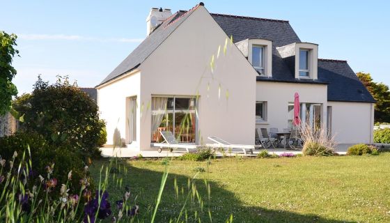 vente Maison familiale avec dépendance et grand terrain, face aux spots de surf de Pors Carn