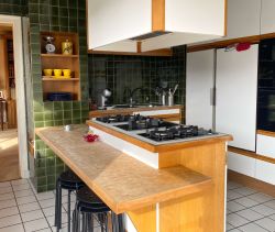 vente Maison familiale avec dépendance et grand terrain, face aux spots de surf de Pors Carn