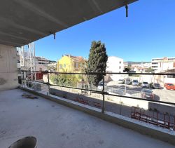 A vendre APPARTEMENT DE PRESTIGE T3 61 M2 TERRASSE PIEDS DANS L'EAU LA CIOTAT