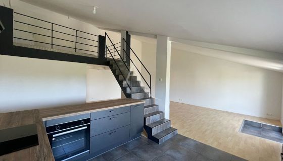 A louer LOFT  4 PIECES 99 M2  ANGLES