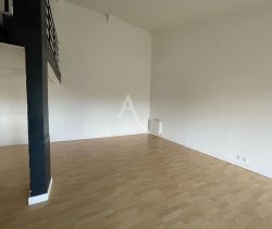 A louer LOFT  4 PIECES 99 M2  ANGLES