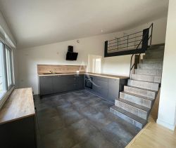 A louer LOFT  4 PIECES 99 M2  ANGLES