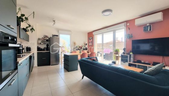 A louer APPARTEMENT T3 58 M2 TERRASSE BORD DE MER TOULON