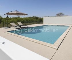 A louer STUDIO  27 M2 TERRASSE BORD DE MER HYERES