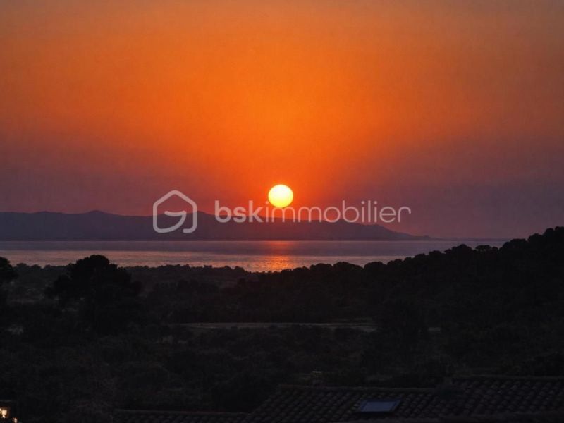 A louer MAISON  CONTEMPORAINE VUE MER HYERES