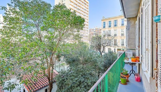 A louer APPARTEMENT T3 90 M2  MARSEILLE 7EME