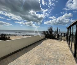 A vendre MAISON  5 PIECES 104 M2 PIEDS DANS L'EAU LONGEVILLE SUR MER
