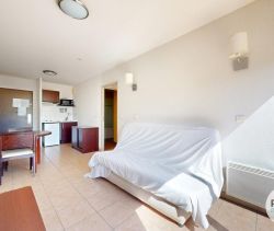 A vendre APPARTEMENT T2 34 M2 TERRASSE BORD DE MER SIX FOURS LES PLAGES