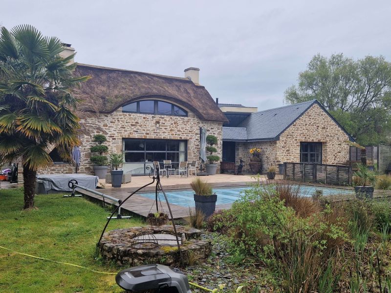 vente Baden, propriété de caractère en pierre sous chaume