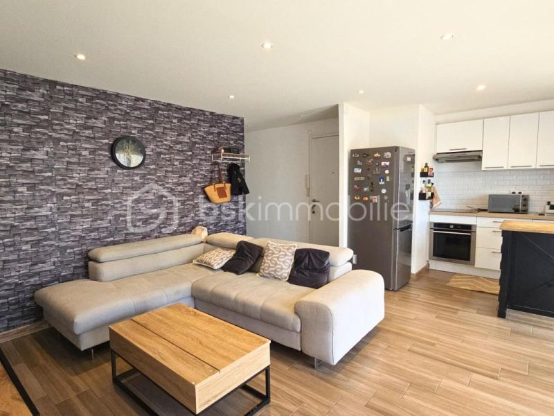 A louer APPARTEMENT T3 52 M2 BORD DE MER LA SEYNE SUR MER