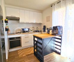 A louer APPARTEMENT T3 52 M2 BORD DE MER LA SEYNE SUR MER