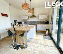 A louer MAISON  6 PIECES 166 M2  ESCALES