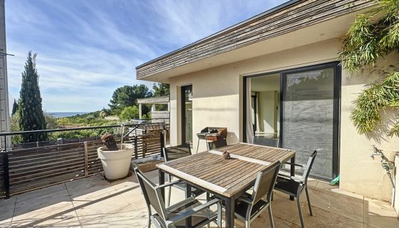 A vendre BELLE VILLA CONTEMPORAINE 5 PIECES 130 m&sup2; VUE MER  Bandol