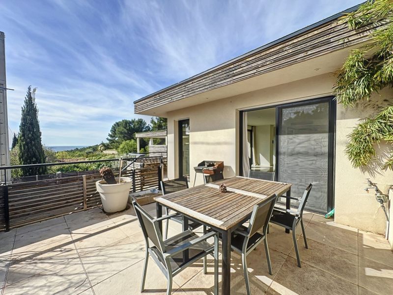 A vendre BELLE VILLA CONTEMPORAINE 5 PIECES 130 m&sup2; VUE MER  Bandol