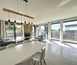 A vendre BELLE VILLA CONTEMPORAINE 5 PIECES 130 m&sup2; VUE MER  Bandol