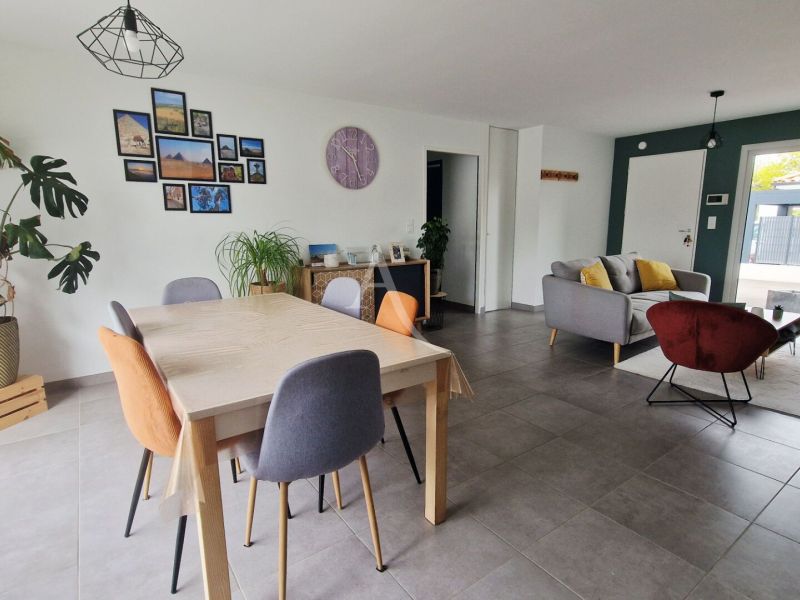 A vendre MAISON  4 PIECES 83 M2 BORD DE MER TALMONT SAINT HILAIRE