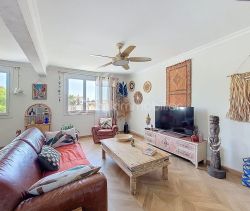 A louer APPARTEMENT T3 64 M2 BORD DE MER LA SEYNE SUR MER