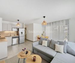 A louer APPARTEMENT T3 68 M2 TERRASSE BORD DE MER SETE