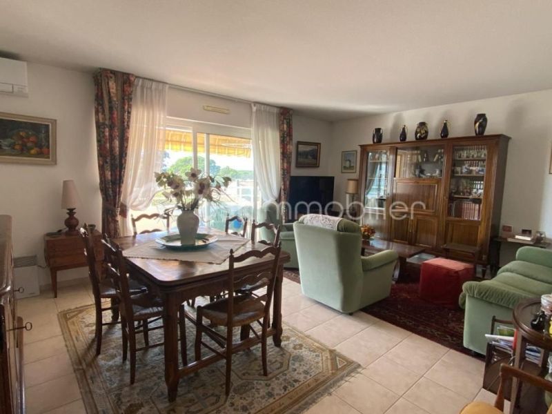 A louer APPARTEMENT T3 82 M2 TERRASSE BORD DE MER SAINT RAPHAEL