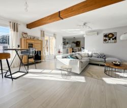 A louer MAISON  5 PIECES 116 M2  UZES