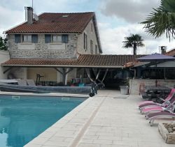 A louer MAISON  DE MAîTRE BORD DE MER SAUJON