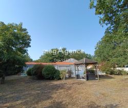 A louer MAISON  9 PIECES 192 M2 BORD DE MER NOTRE DAME DE RIEZ