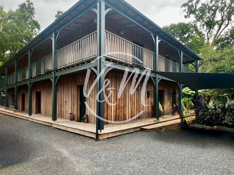 A vendre SUPERBE VILLA DE PRESTIGE 8 PIECES 280 M&sup2; BORD DE MER Lanton