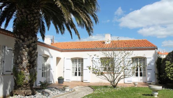 A vendre MAISON  4 PIECES 144 M2 BORD DE MER SAINT GILLES CROIX DE VIE