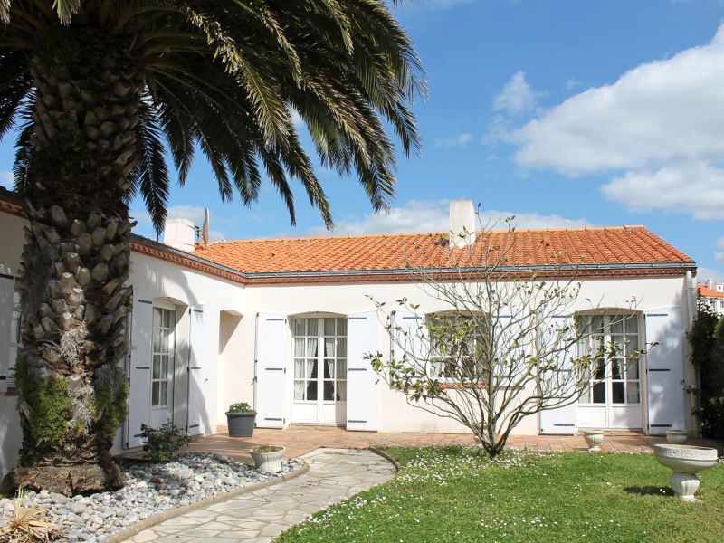 A vendre MAISON  4 PIECES 144 M2 BORD DE MER SAINT GILLES CROIX DE VIE
