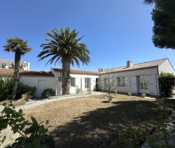 A vendre MAISON  4 PIECES 144 M2 BORD DE MER SAINT GILLES CROIX DE VIE