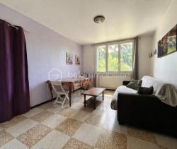 A louer APPARTEMENT T3 54 M2  NIMES